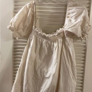 Super cute off white puff sleeve dress from Vici. Sz. L